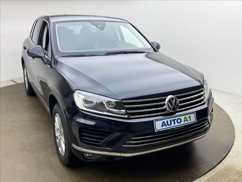 Volkswagen Touareg 3,0 ACC 360° TZ PEČLIVÝ SERVIS - fotka 3 z 49