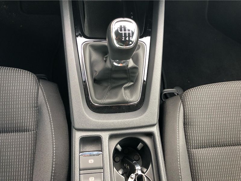 Škoda Octavia 2.0 TDi AMBITION - fotka 22 z 28