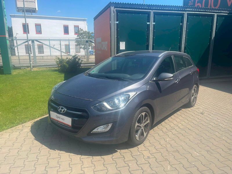 Hyundai i30 (2017) 1.6 GDI 99kW Weekend kombi - fotka 15 z 25