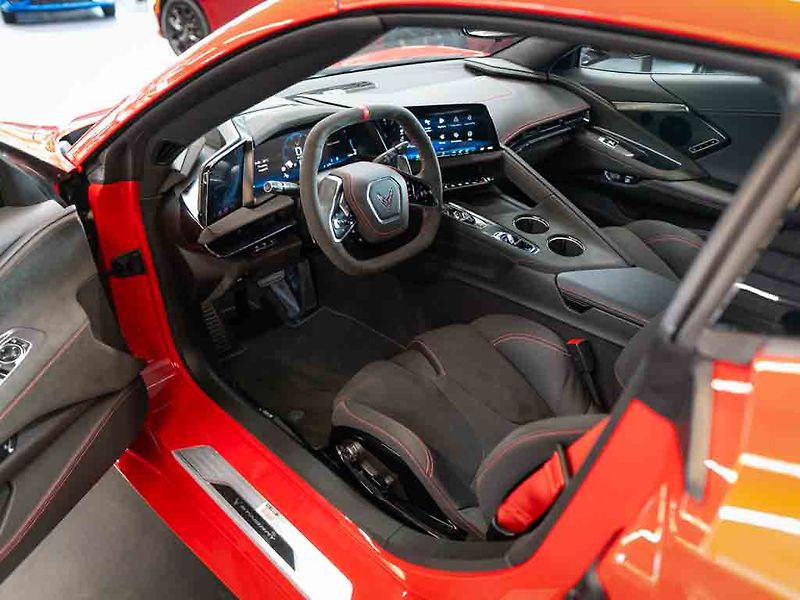 Chevrolet Corvette (2026) 6.2 Stingray 3LT Z51 Facelift - fotka 15 z 39