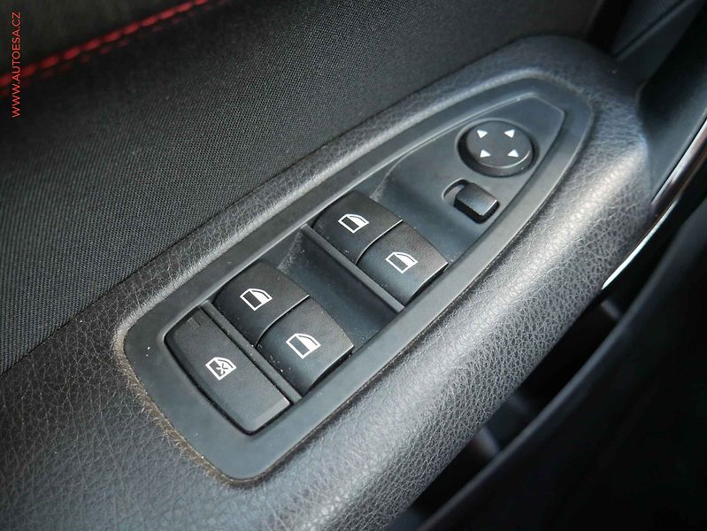 BMW Řada 1 (2015) 1.5i 118i, Sport Line, AT - fotka 11 z 20