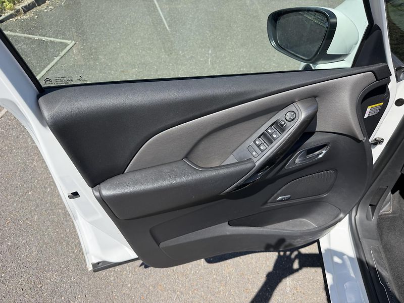 Citroën C4 Picasso 1,6i 121kW EXCLUSIVE - fotka 15 z 23