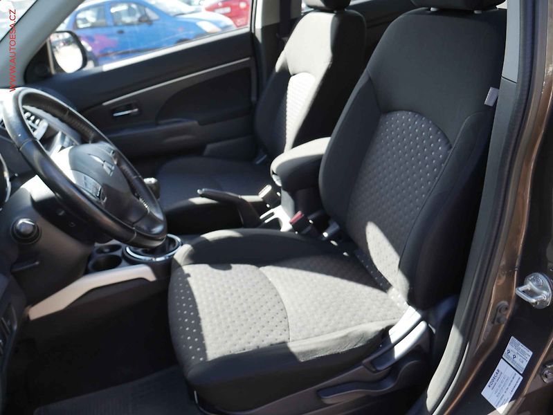 Mitsubishi ASX (2013) 1.8 Di-D 4x4, 1.maj,ČR - fotka 9 z 16