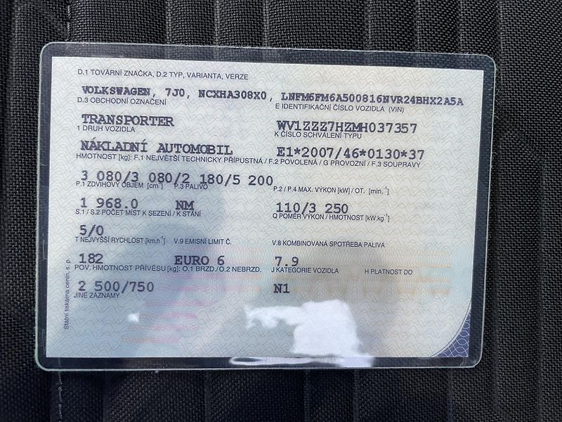 Volkswagen Caravelle 2,0TDi 110kW comfortLINE 5míst - fotka 32 z 32