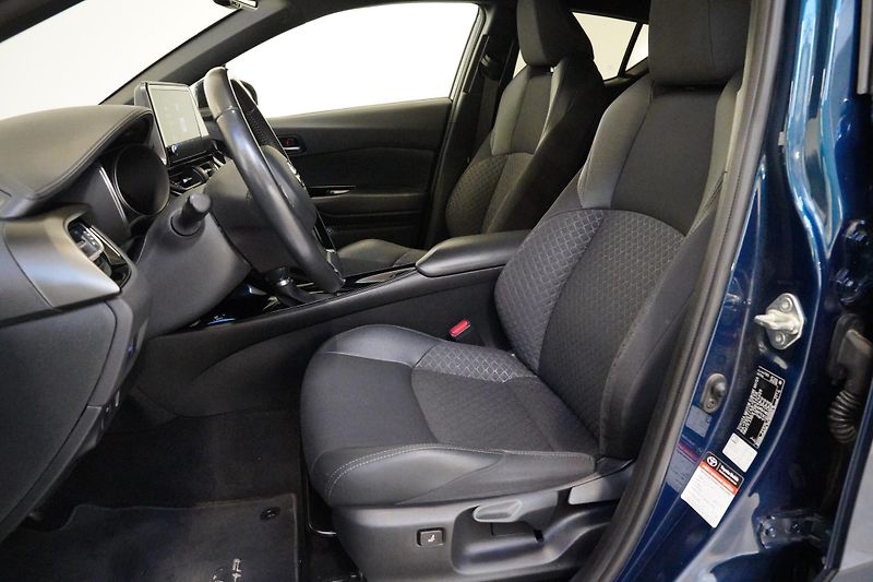 Toyota C-HR - fotka 11 z 30