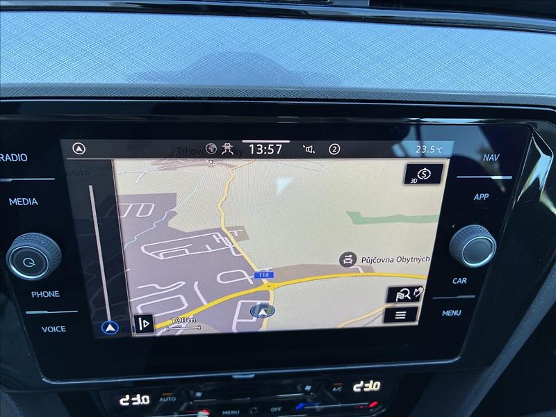Volkswagen Passat 2,0 TDI TAŽNÉ KAMERA KEYLESS - fotka 17 z 26