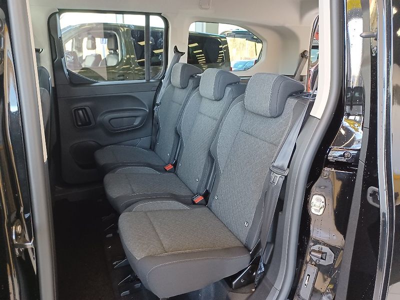 Opel Combo Elegance Plus XL 1,5CDTi MT6 - fotka 13 z 30