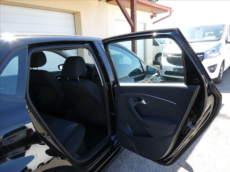 Volkswagen Polo 1,2 TSi 66kW HIGHLINE,serviska - fotka 26 z 39