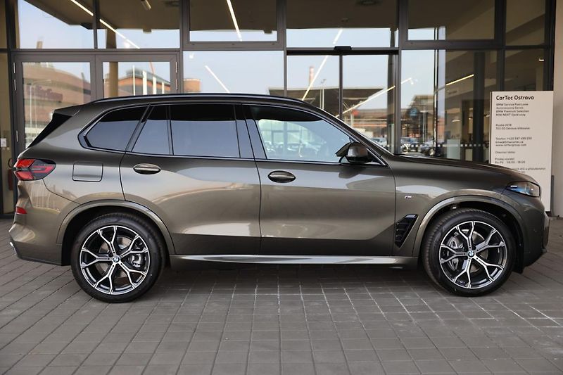 BMW X5 xDrive30d - fotka 4 z 18