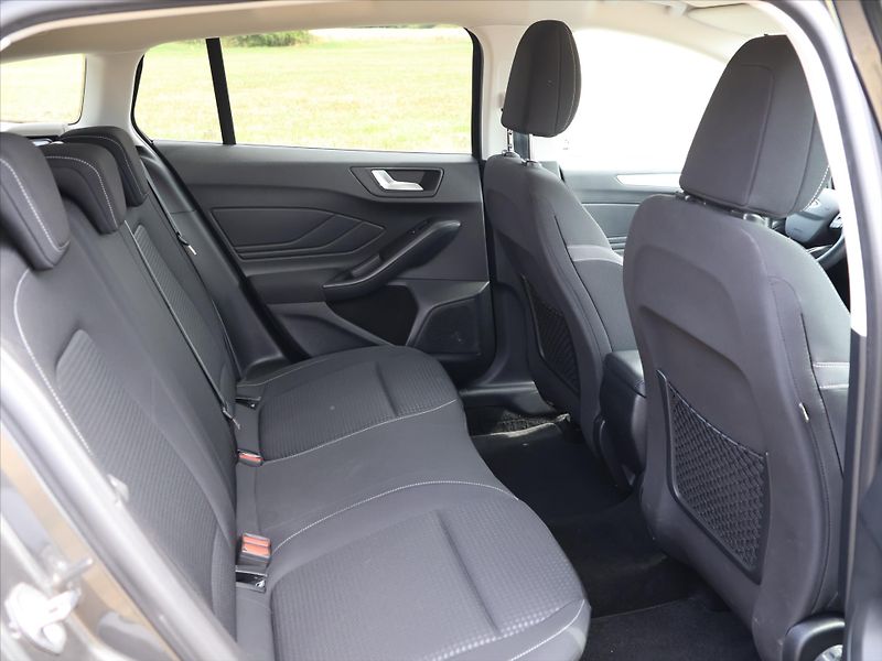 Ford Focus 1,0 EB 92kW EDIT Aut.klima Nav - fotka 13 z 37