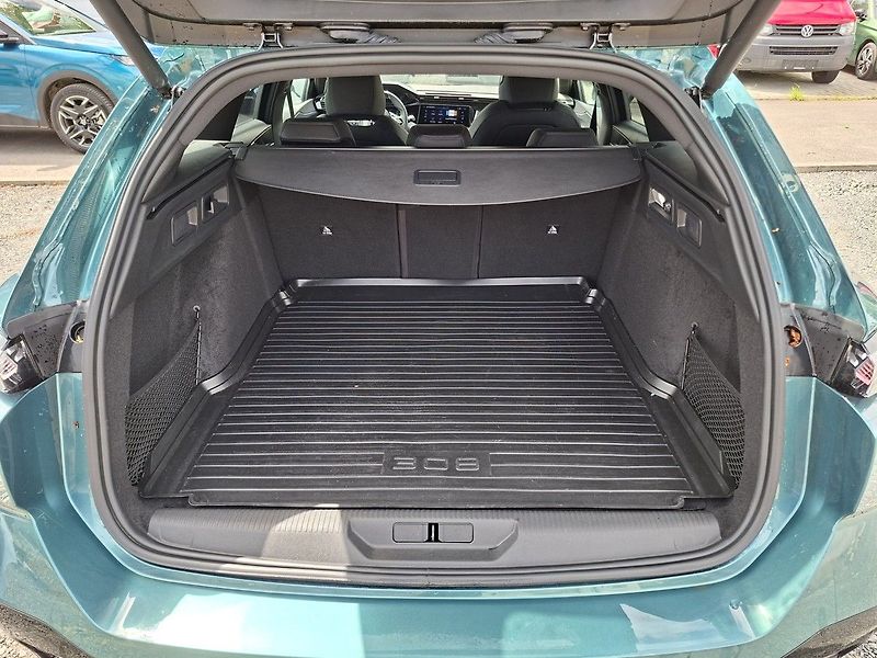 Peugeot 308 SW e-GT 115 kW/156k 54 kWh - fotka 6 z 30