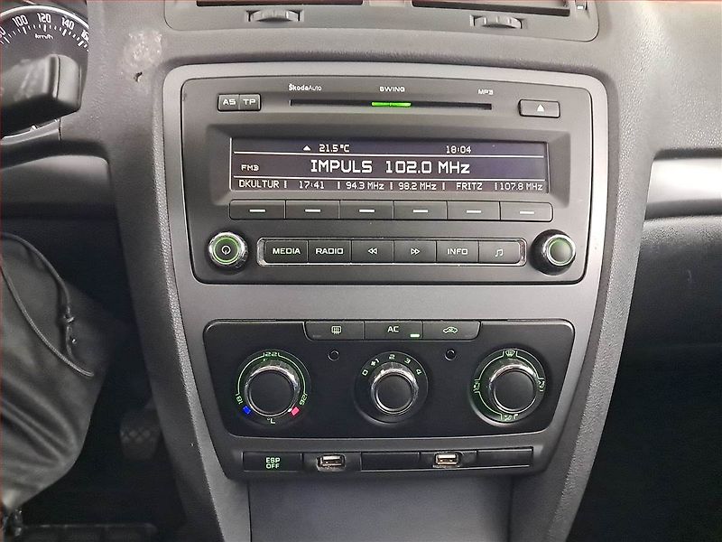 Škoda Octavia (2009) 1.4 TSI, Park. senzory - fotka 12 z 16