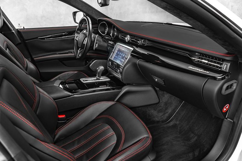 Maserati Quattroporte GTS V8 530PS - fotka 13 z 25