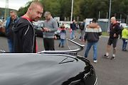 Příď Chevroletu Master Deluxe.
