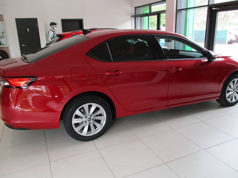 Škoda Superb liftback Selection 2,0TDI 110k - fotka 4 z 17