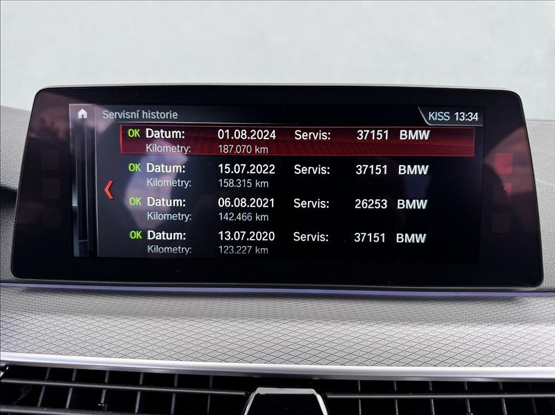 BMW Řada 5 3,0 530d xDrive Mpaket původČR - fotka 39 z 50