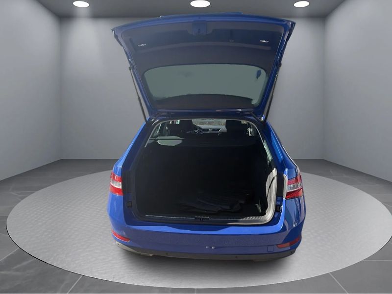 Škoda Superb 2.0 TDI 110kW Style Combi - fotka 3 z 4