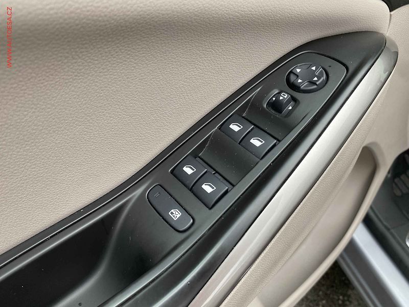 Opel Grandland X (2019) 1.5 CDTi, Ultimate, AT, panor - fotka 13 z 19
