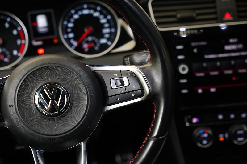 Volkswagen Golf - fotka 16 z 26