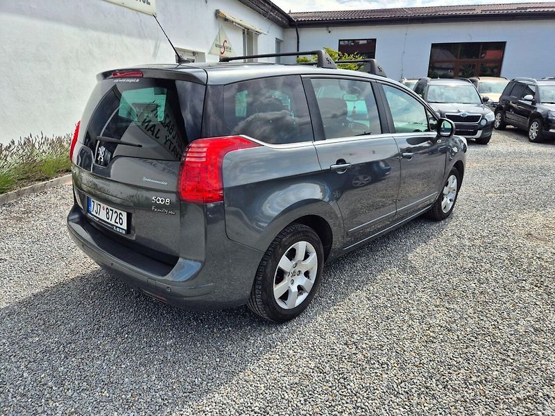 Peugeot 5008 (2011) 1.6  HDI Serviska - fotka 4 z 33