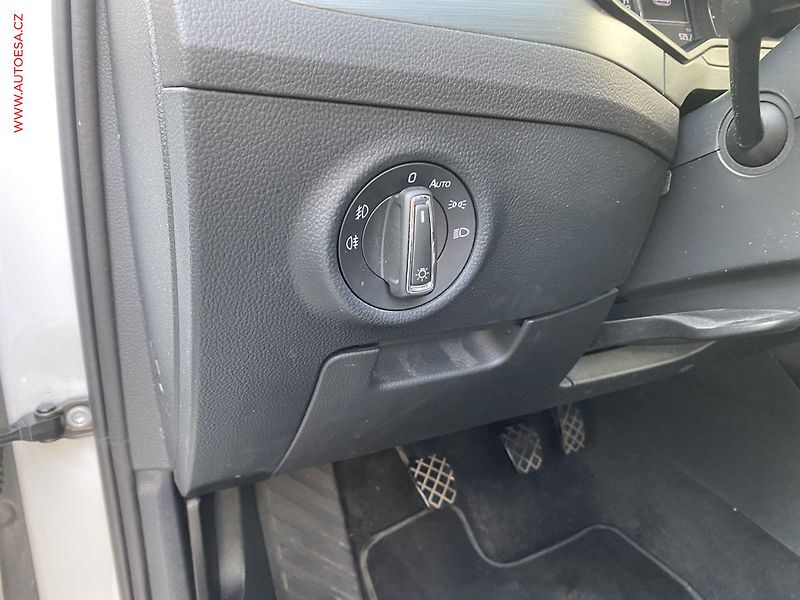 Škoda Superb (2016) 2.0 TDi, Style, kůže, +ALU - fotka 15 z 20