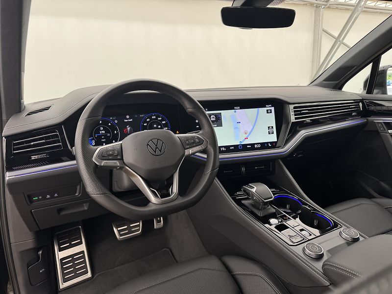Volkswagen Touareg 3.0Tdi*1-MAJ*DPH*HUD*R-LINE* - fotka 21 z 50