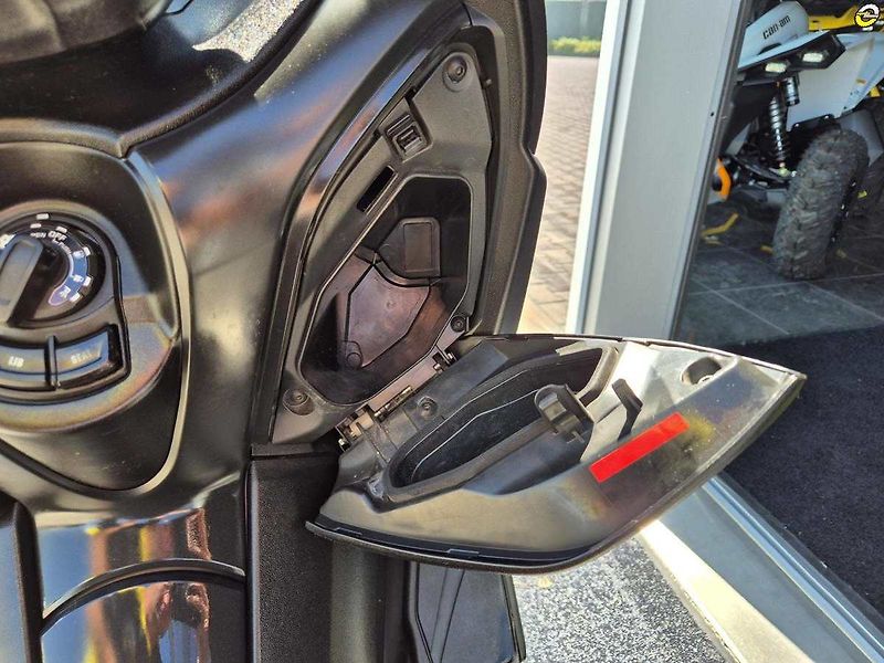 Yamaha X-Max 400 (2019) - fotka 17 z 22