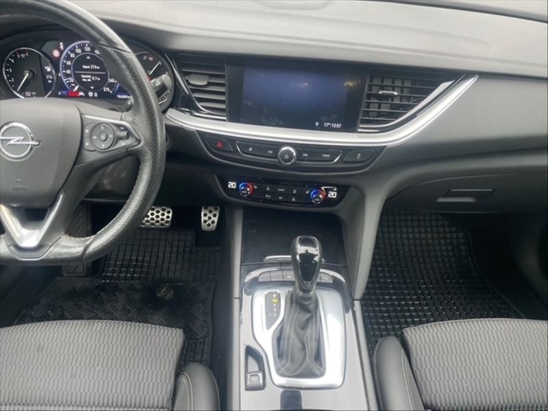 Opel Insignia 2,0 CDTI Elegance 4x4 AT - fotka 10 z 11