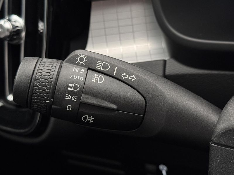 Volvo XC40 T5 AWD MOMENTUM PRO AUT - fotka 26 z 41