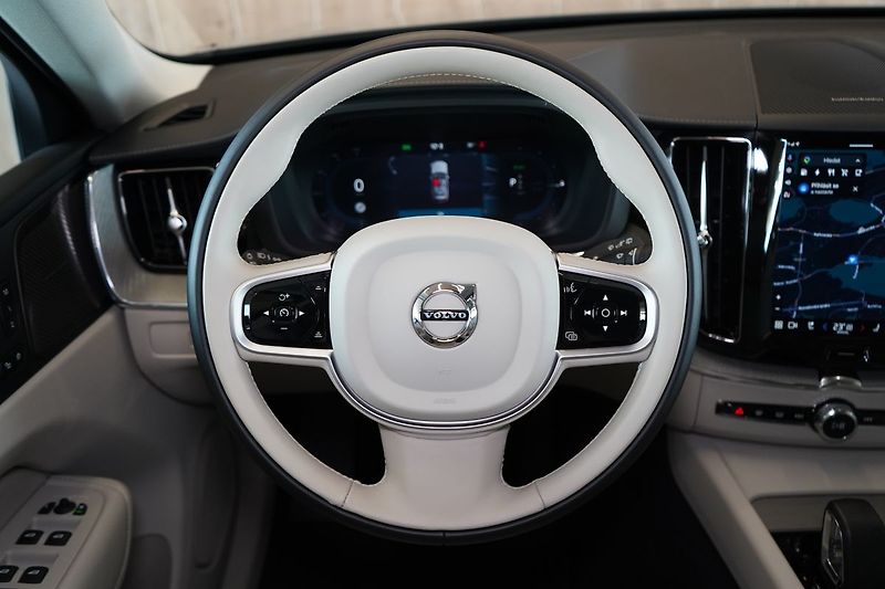 Volvo XC60 T8 Ultra Dark PHEV, Pano, 360° - fotka 24 z 48