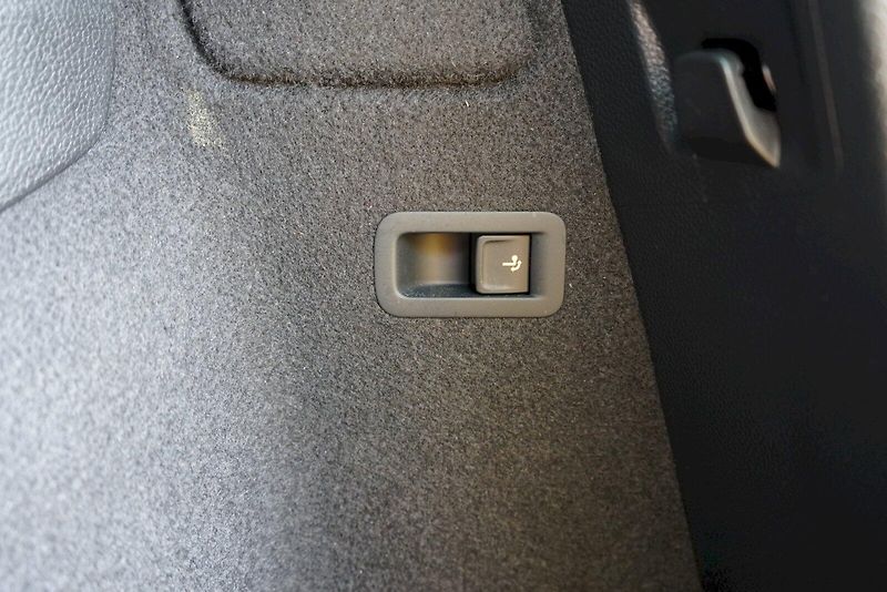 Škoda Karoq (2025) TSI 110 kW DSG Sportline - taž - fotka 31 z 33