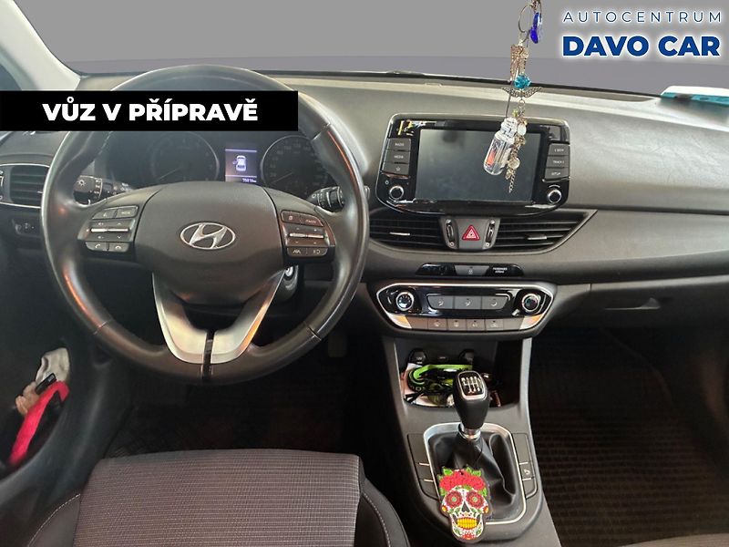 Hyundai i30 1,5 i Comfort Family CZ - fotka 5 z 12