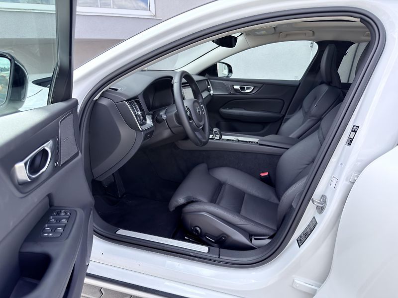 Volvo V60 B4 FWD // PLUS DARK + kola - fotka 10 z 54