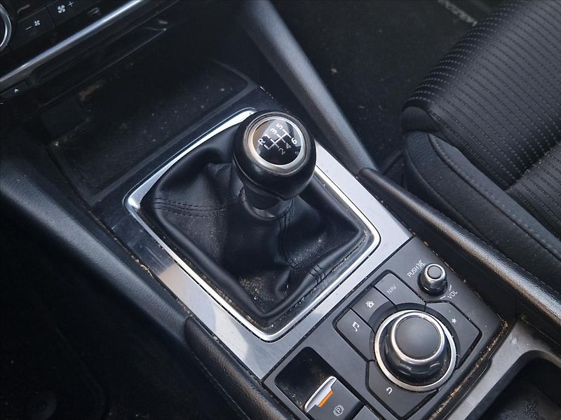 Mazda 6 2,2 Skyactiv-D, HEZKYNAJEZD - fotka 26 z 28