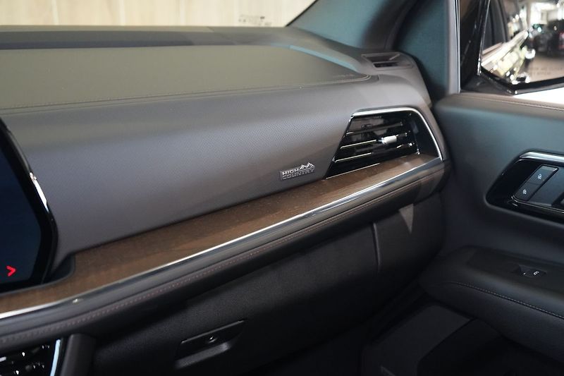 Chevrolet Suburban (2026) 6,2 V8 High Country - fotka 49 z 50