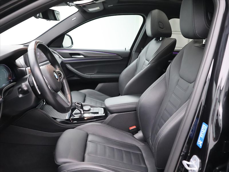 BMW X4 2,0 20i xD 135kW M-Paket Laser - fotka 13 z 41