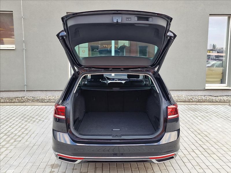 Volkswagen Passat 2.0TDI 147kW 4MOTION DSG Eleg - fotka 40 z 50