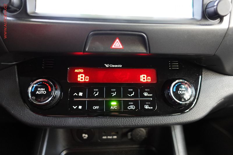 Kia Sportage (2014) 2.0CRDi 4x4, Xenon, navi - fotka 19 z 22
