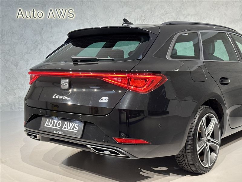 Seat Leon 1,4 TSi  e-Hybrid FR Line LED - fotka 11 z 50