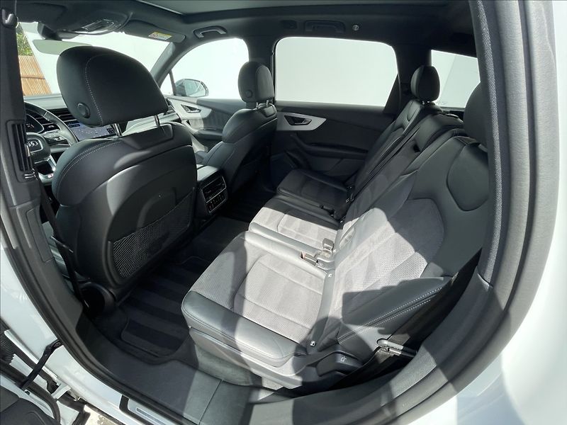 Audi Q7 3,0 50 TDI quattro S line TZ - fotka 18 z 25