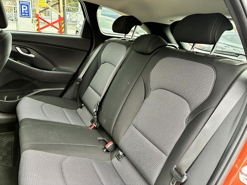 Hyundai i30 WG 1.5DPi 71kW SMART CLIMATE - fotka 13 z 31
