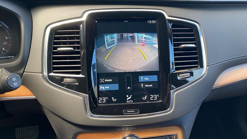 Volvo XC90 INSCRIPTION, B5 AWD, 173+10 kW - fotka 26 z 34