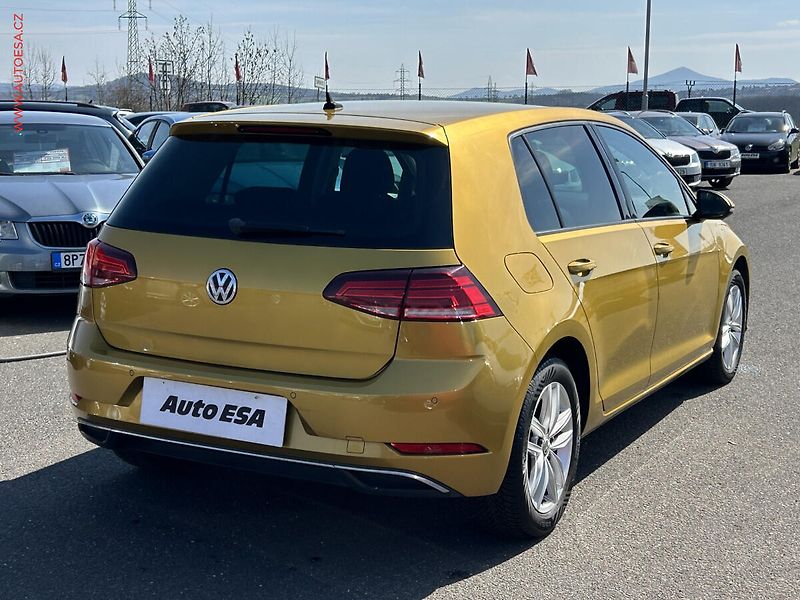 Volkswagen Golf (2017) 2.0TDi, Comfortline, DSG - fotka 4 z 17