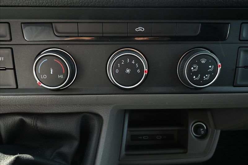 Volkswagen Crafter 2,0 TDI 103 kW L2H2 Tempomat T - fotka 20 z 28