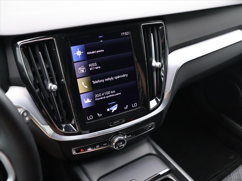 Volvo V60 2,0 B4 AWD Cross Country DPH - fotka 22 z 36