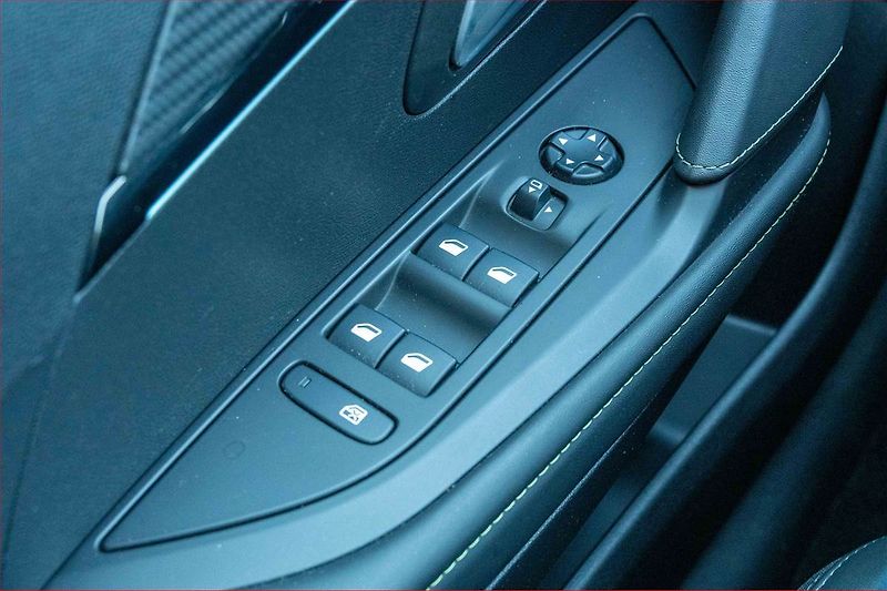 Peugeot 208 (2020) 50 kWh, SoH 87%, Automat - fotka 15 z 21