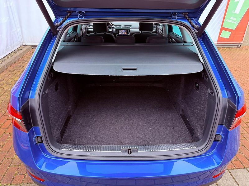 Škoda Superb 2.0 TDi DSG Style, Keyless - fotka 10 z 30