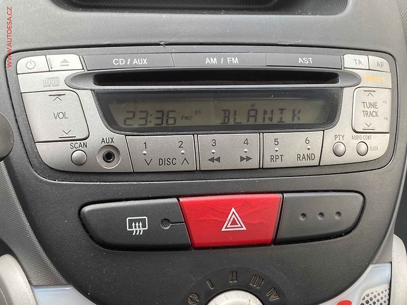 Citroën C1 (2010) 1.0i, 2.maj,ČR, servis.kniha - fotka 13 z 14