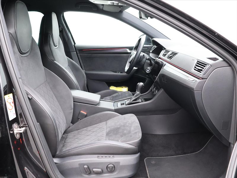 Škoda Superb 2.0 TDI 147kW DSG CZ Sportline - fotka 11 z 32
