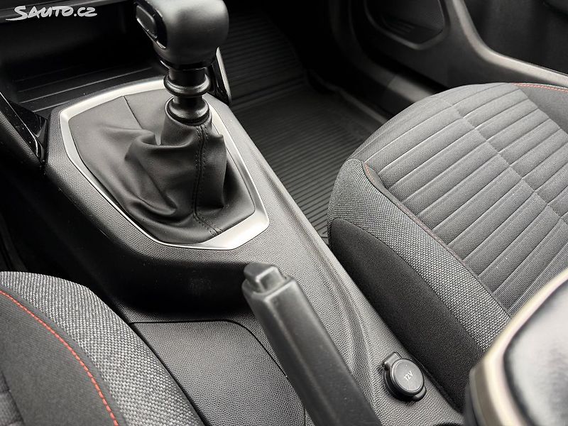 Peugeot 2008 1.2 PureTech 74 kW / tažné - fotka 15 z 21